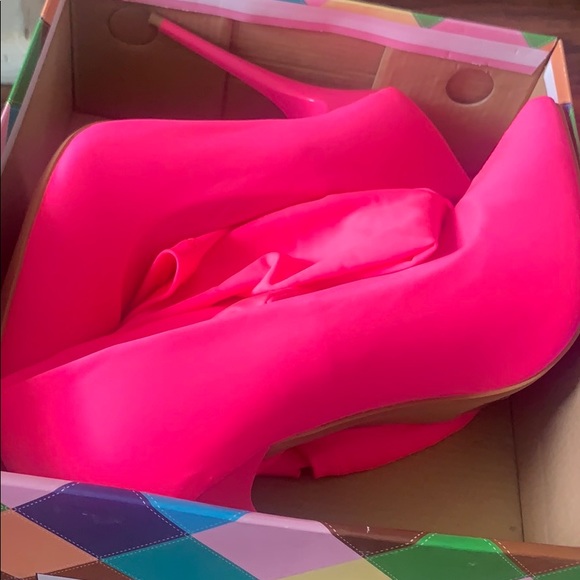 Hot Pink Heel - Picture 2 of 2